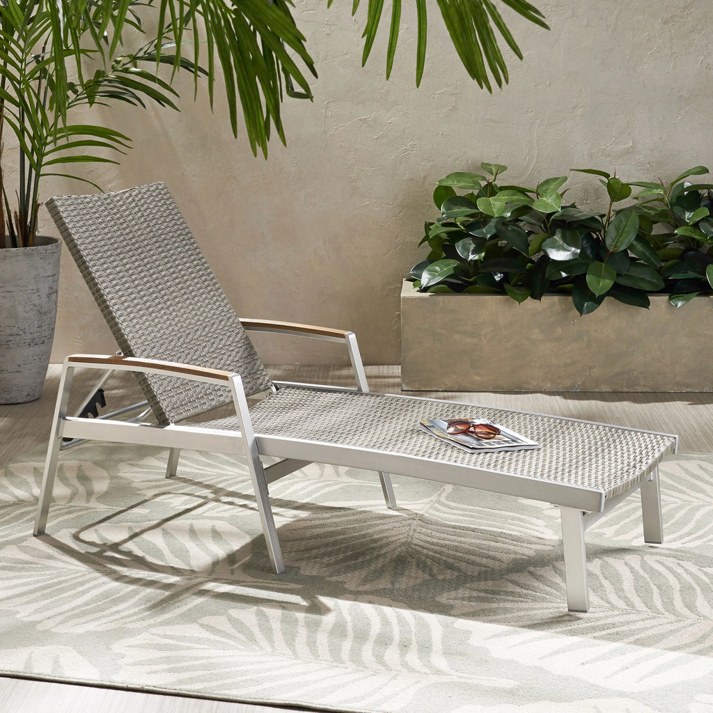 Outdoor Wicker and Aluminum Chaise Lounge T21805