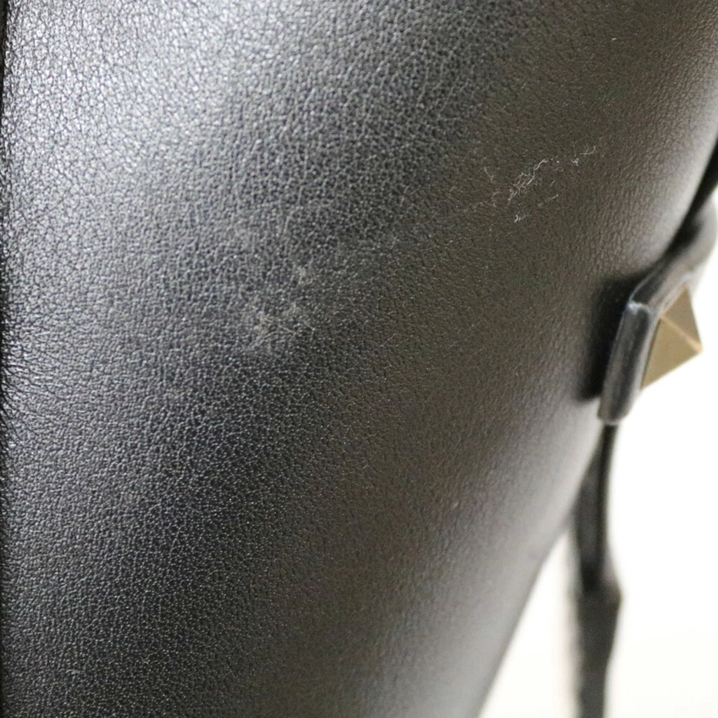 Pre-Owned Black Leather Shoulder Bag G854