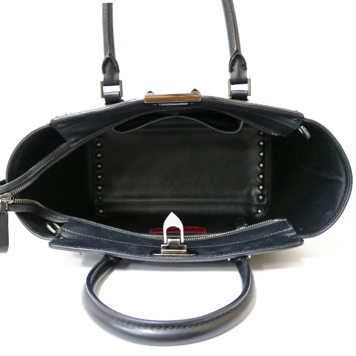 Pre-Owned Black Leather Shoulder Bag G854