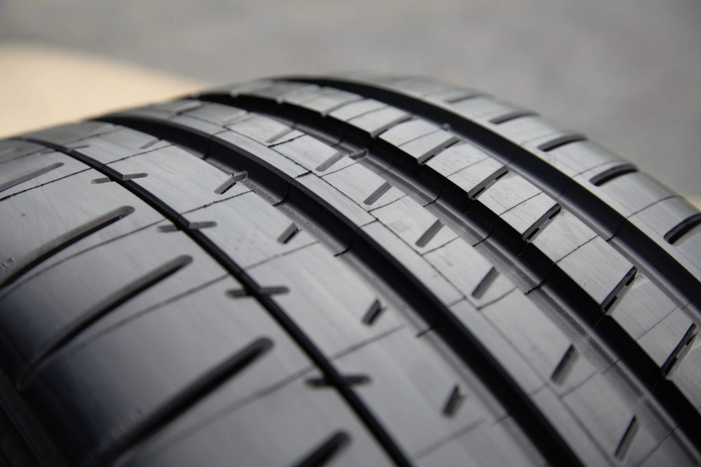 285/35ZR18 (101Y) XL B4012