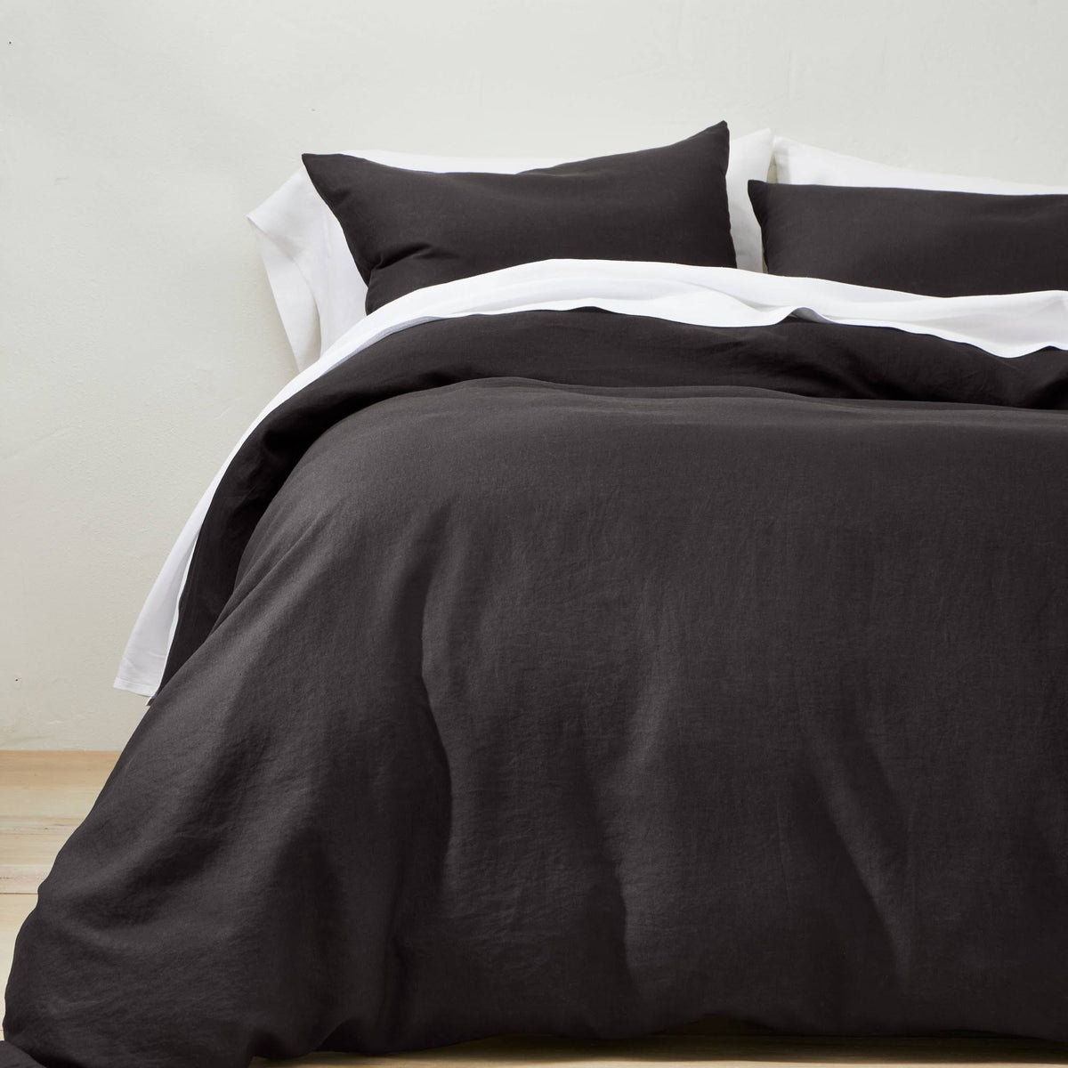 Washed Black Linen Duvet & Sham Set R8386