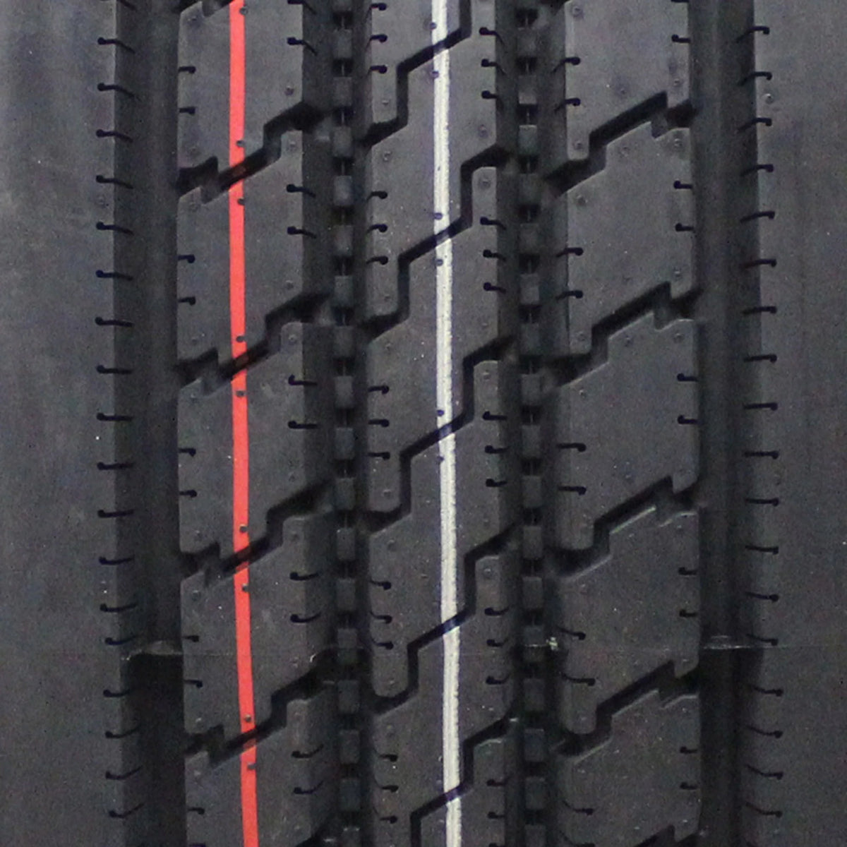 215/75R17.5 Commercial Tire Q955