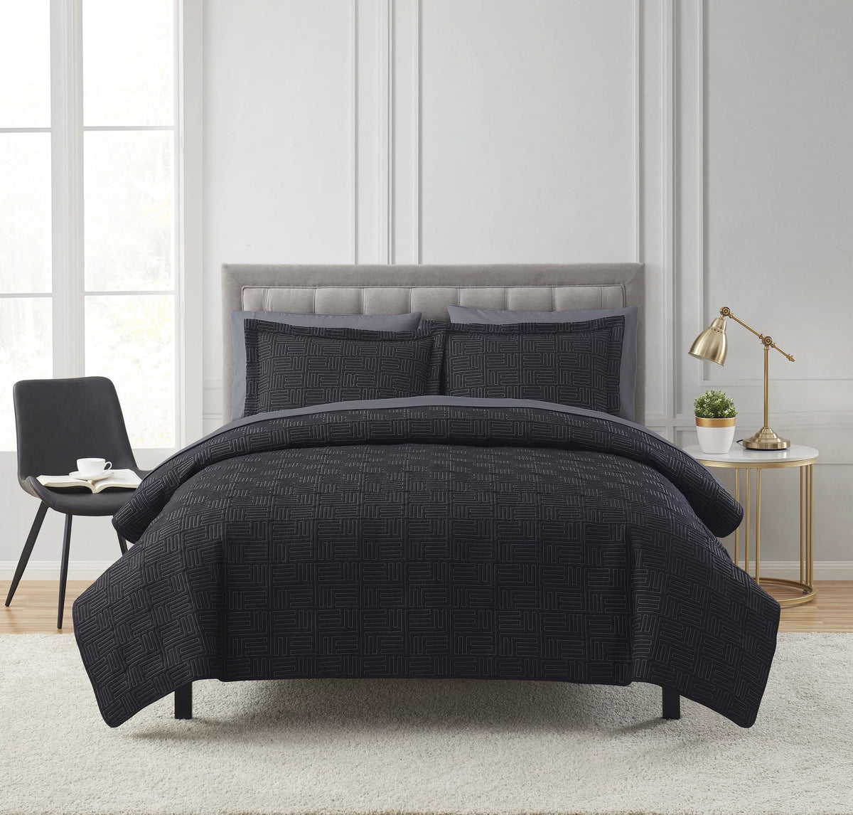 Black 7 Piece Queen Quilt Set with Sheets E214318
