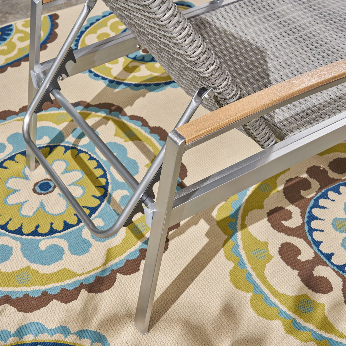 Outdoor Wicker and Aluminum Chaise Lounge T21805