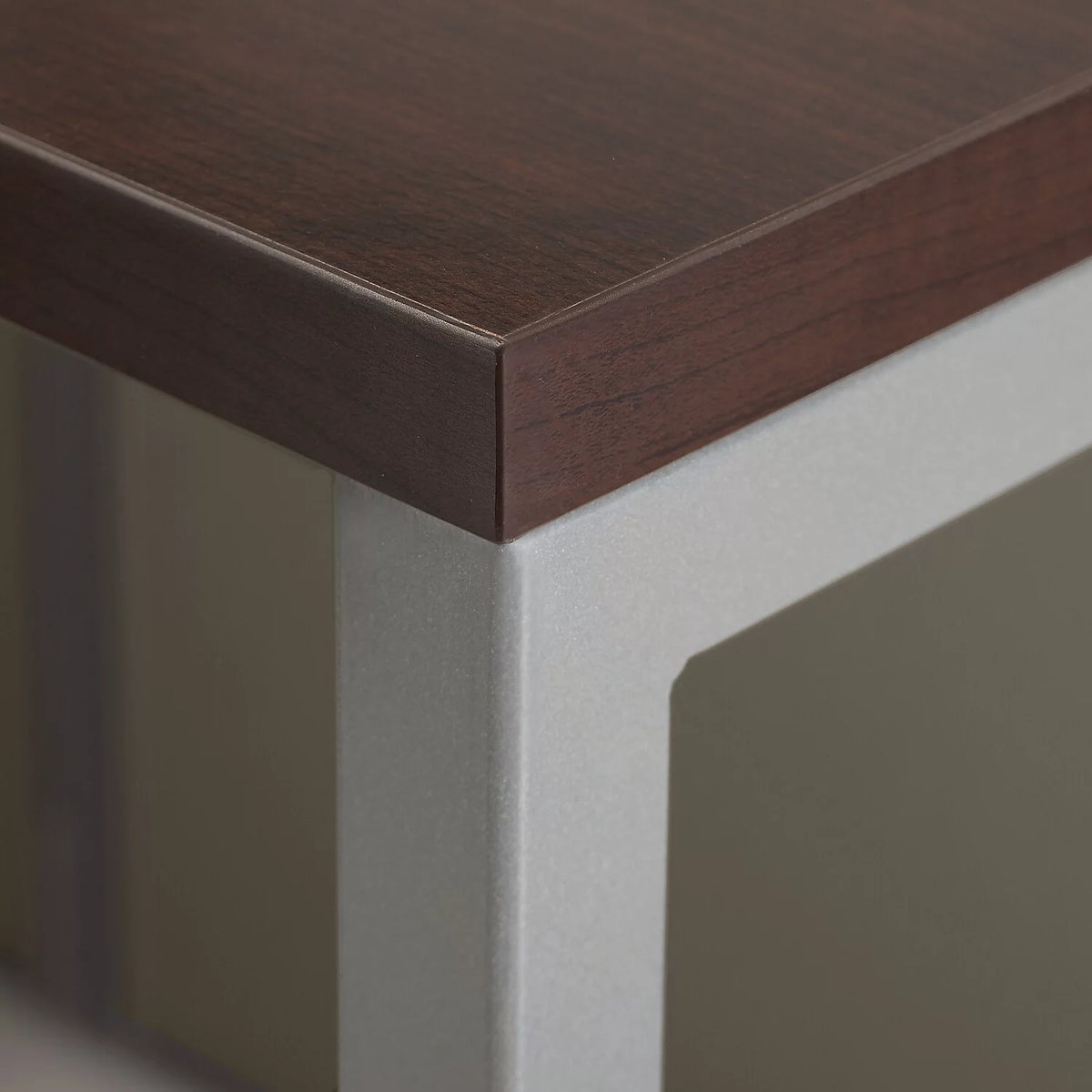 60W Cubicle Desk with Closed Panels H970040