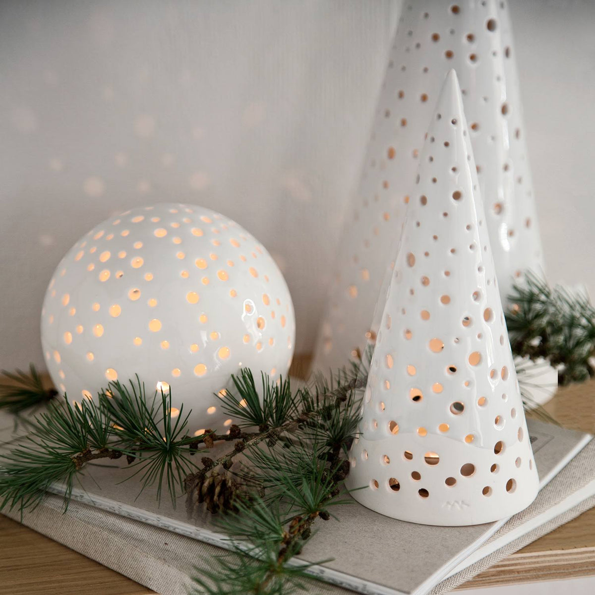 White Tealight Candle Ball 14 cm H780635
