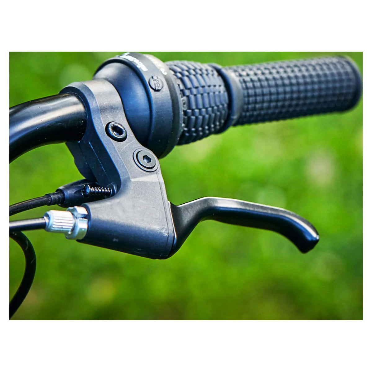 24 21-Speed Mountain Bike with Disc Brakes H109