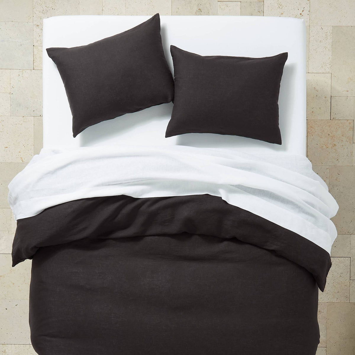 Washed Black Linen Duvet & Sham Set R8386